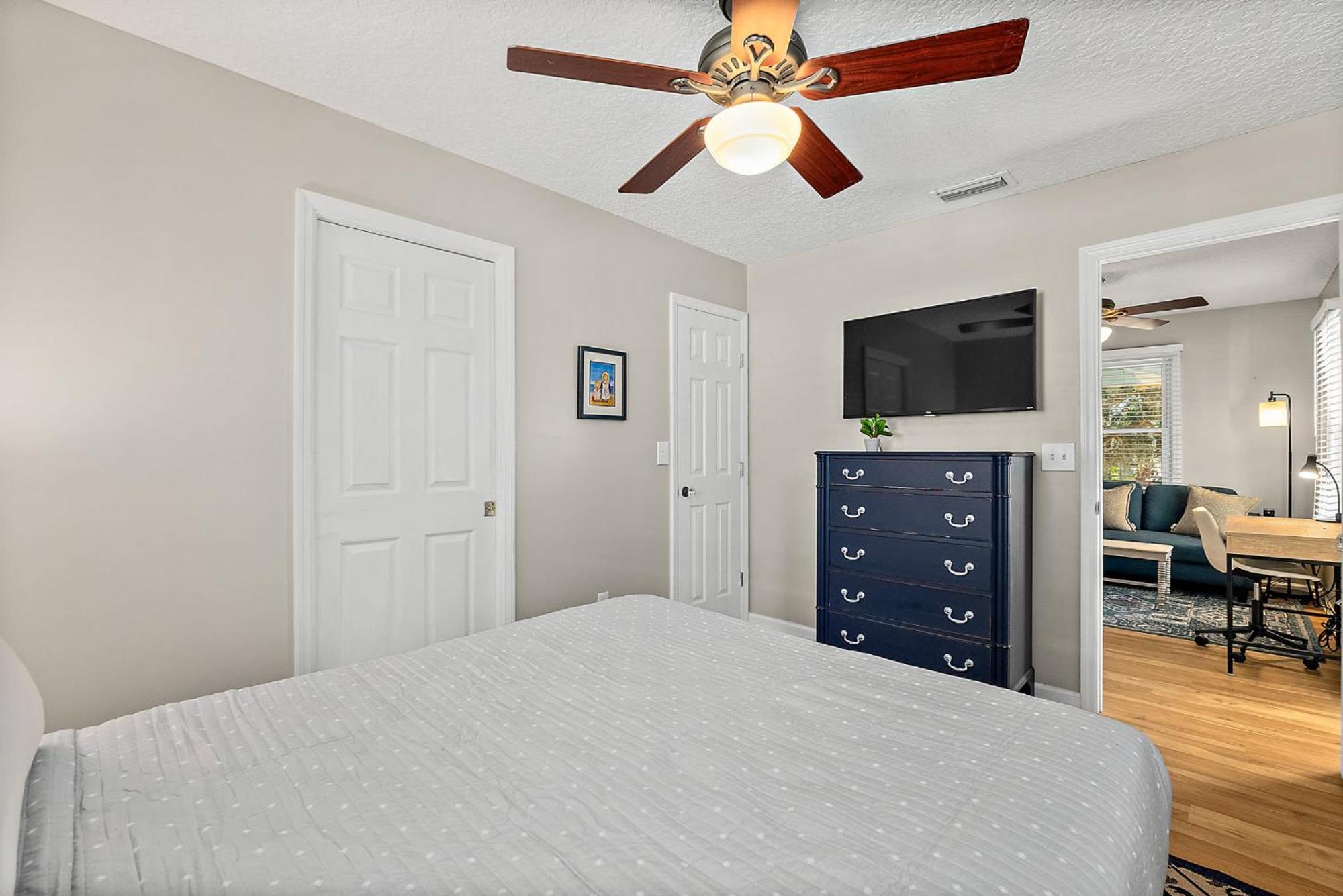 Fullerwood Park Retreat, 5 Min To Downtown, Sleeps 6 Holiday home *