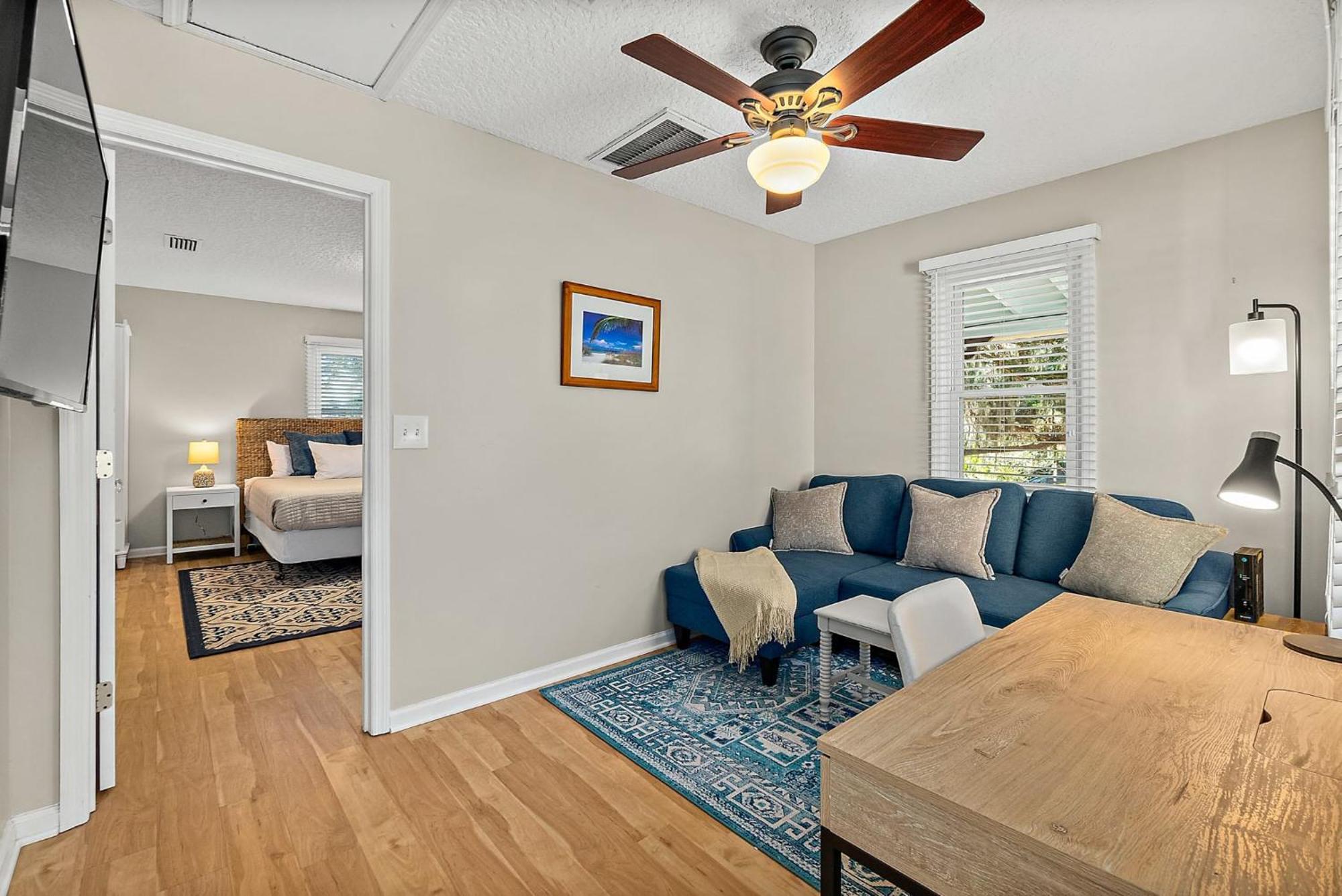 Fullerwood Park Retreat, 5 Min To Downtown, Sleeps 6 *
