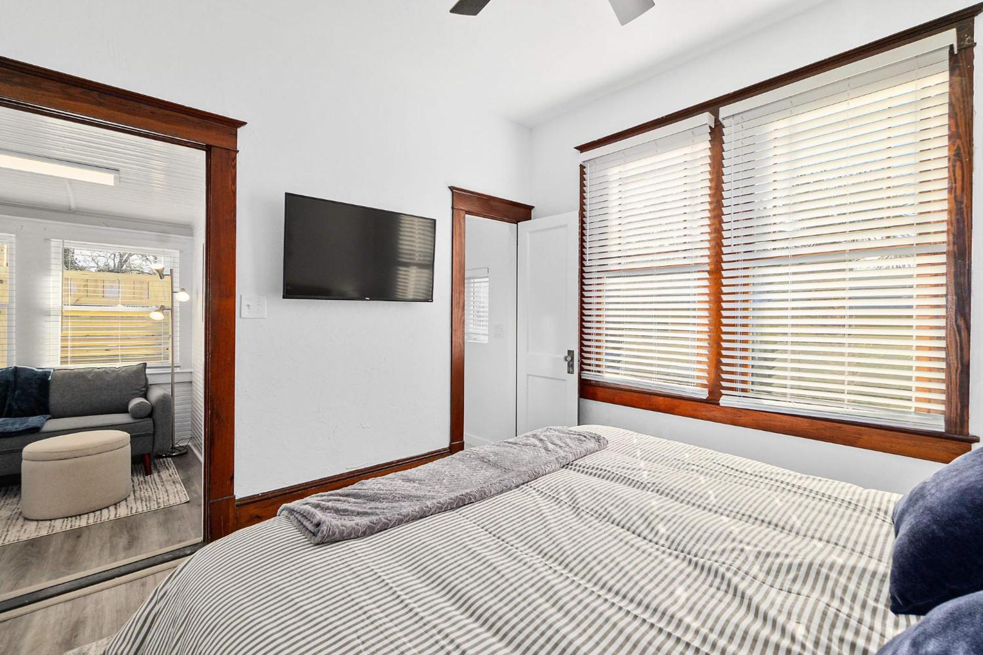 Old Mission Guest - Charming Apartment, 15 Min Walk To Downtown! *