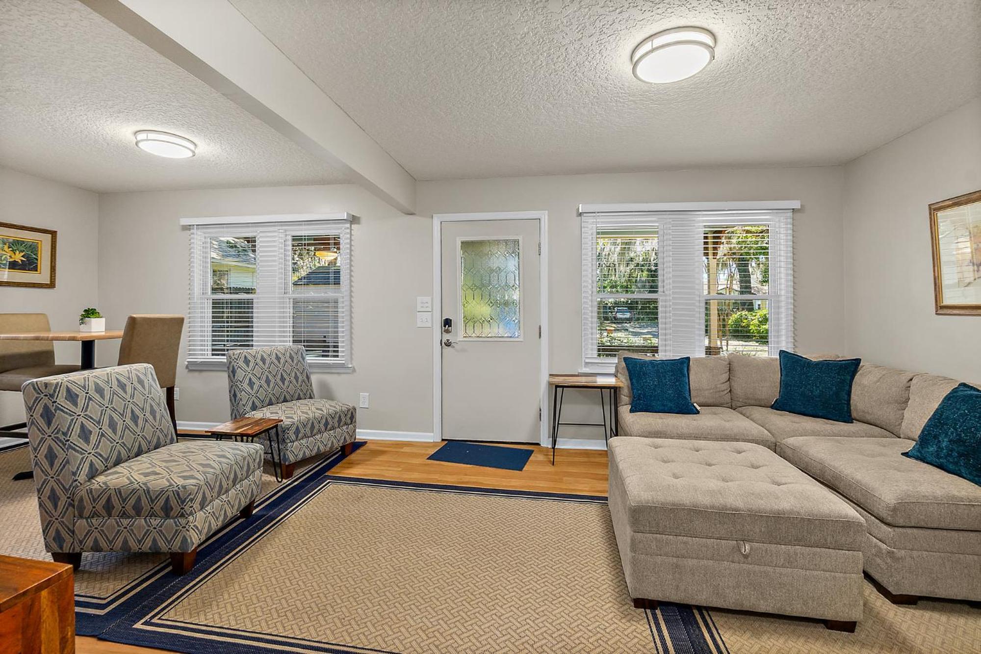 Fullerwood Park Retreat, 5 Min To Downtown, Sleeps 6 *