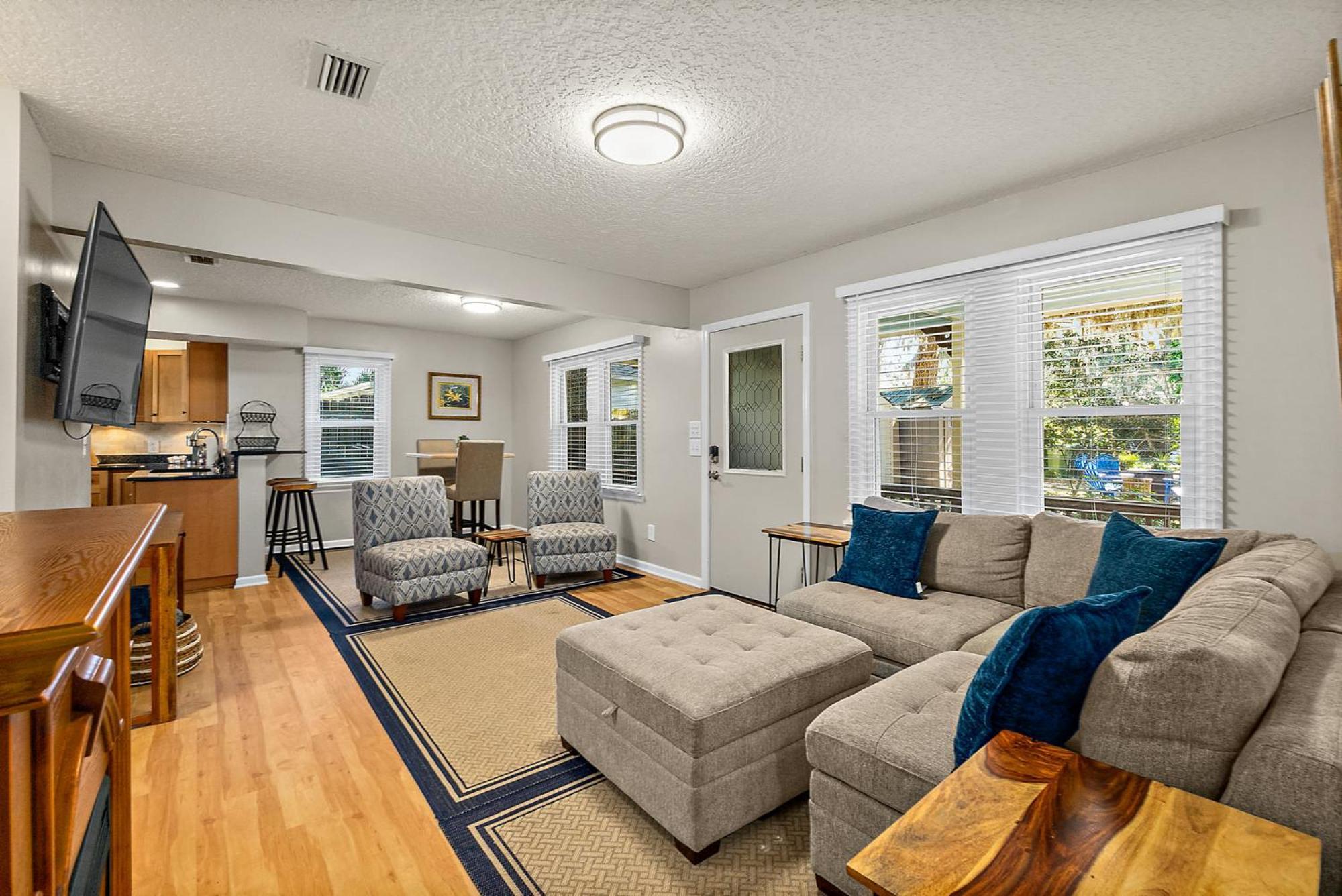 Fullerwood Park Retreat, 5 Min To Downtown, Sleeps 6 Casa de férias