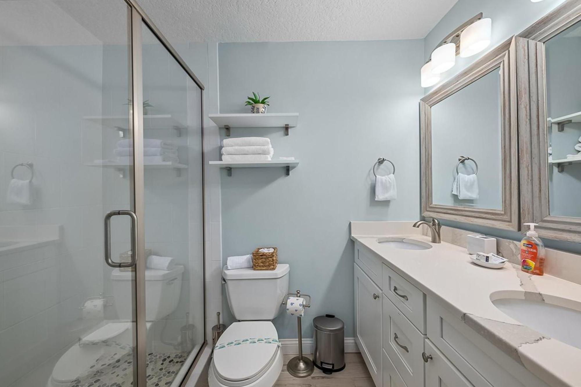 Hibiscus Oceanfront Living Apartment
