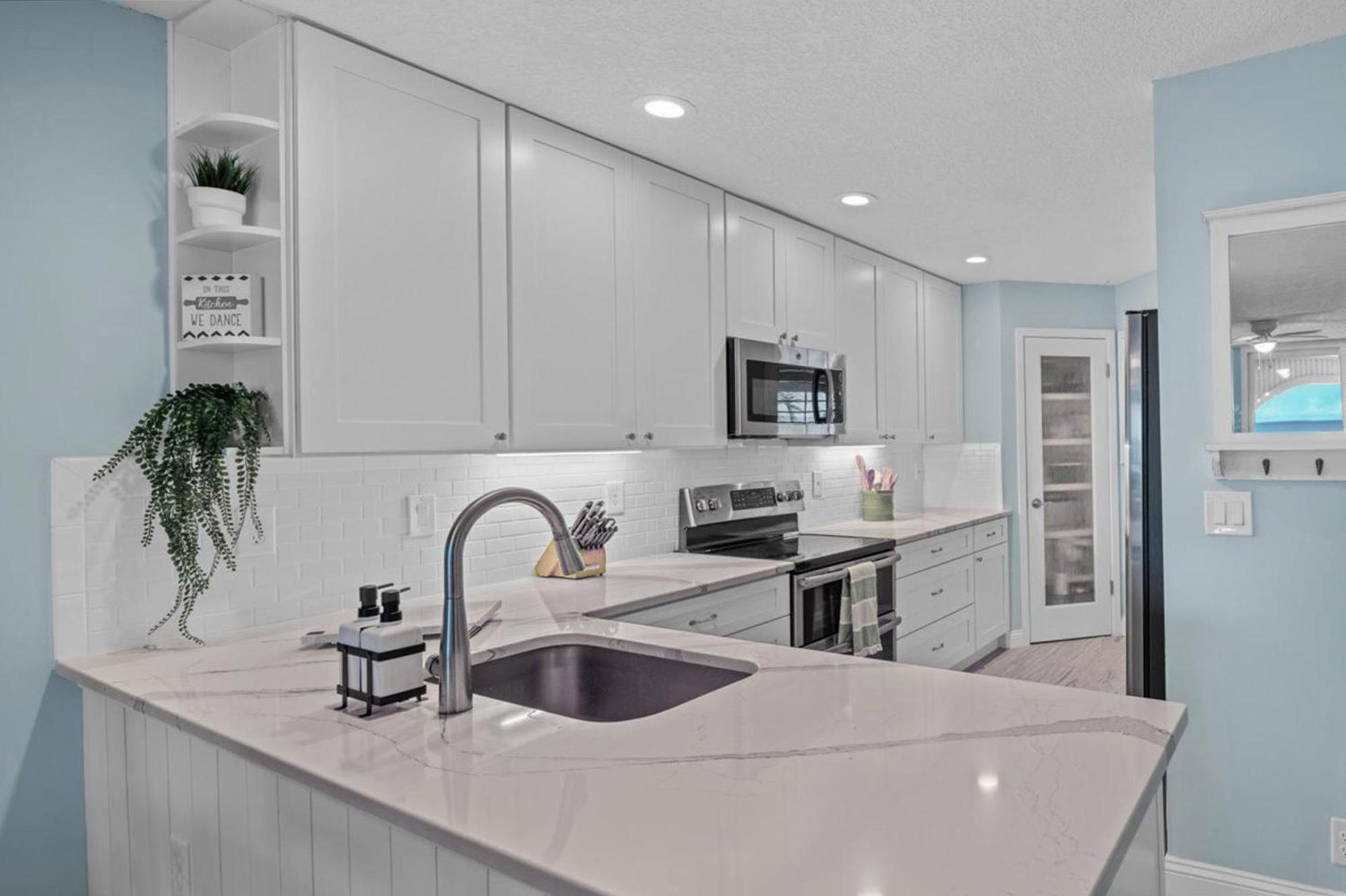 Hibiscus Oceanfront Living Apartment *