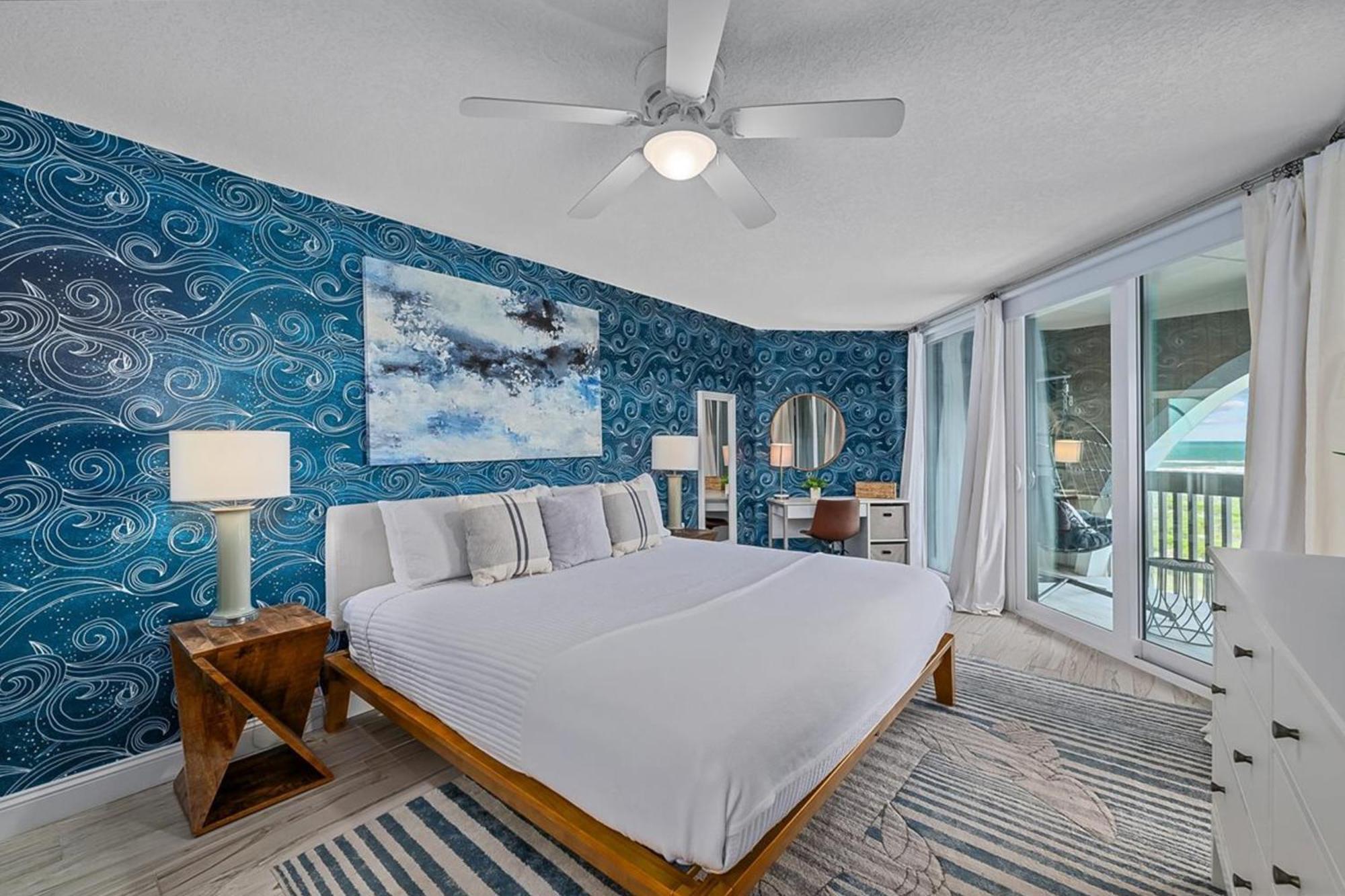 Hibiscus Oceanfront Living Apartment