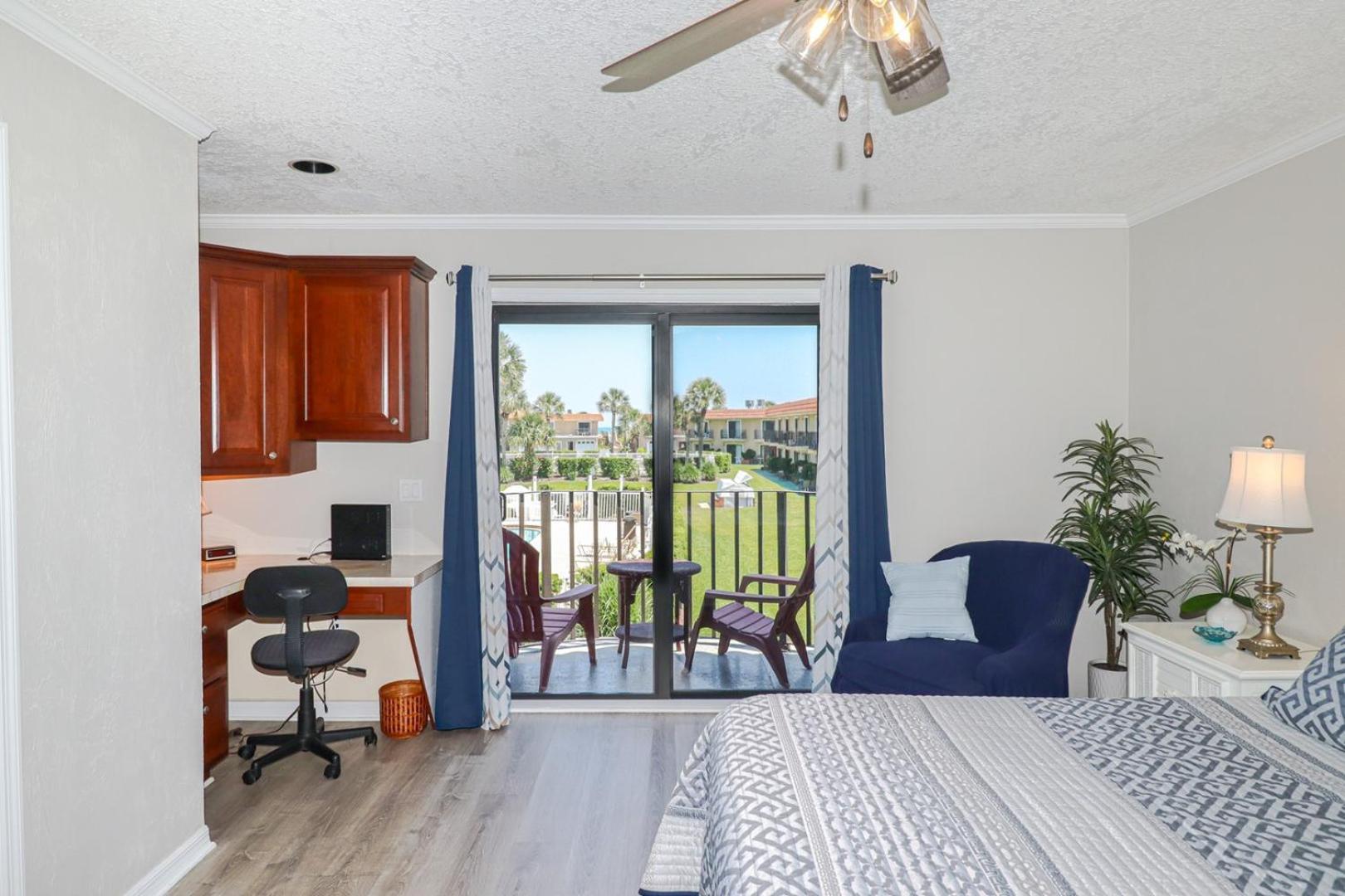Ponce Landing 40 *