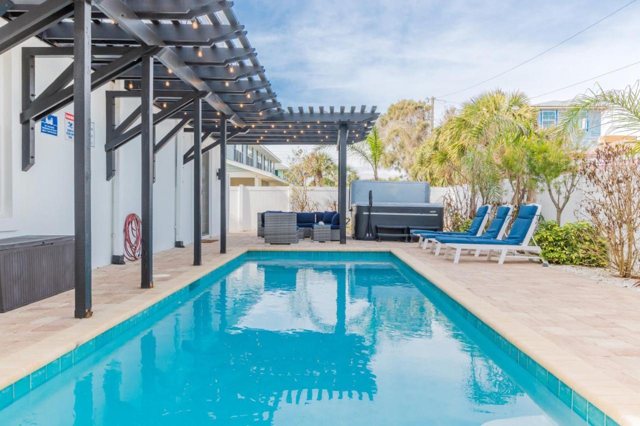 Holiday home Sol Mate Roof Deck At The Private Heated Pool And Firepit *
