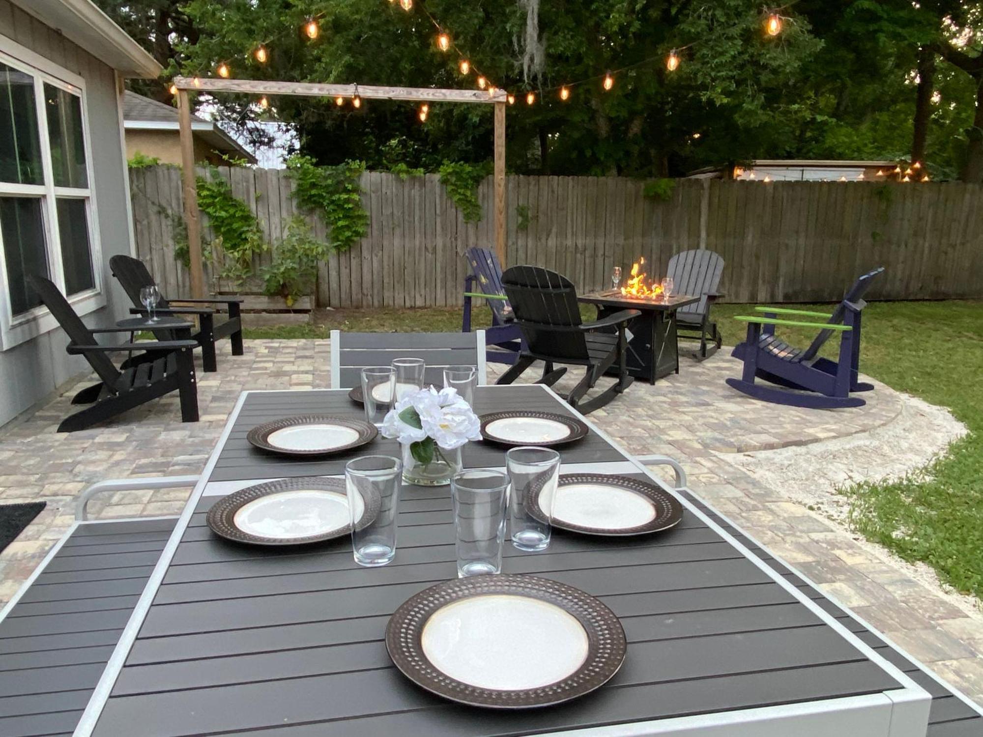 Villa San Sebastian's Hideaway: Modern Group Getaway Near And Downtown *