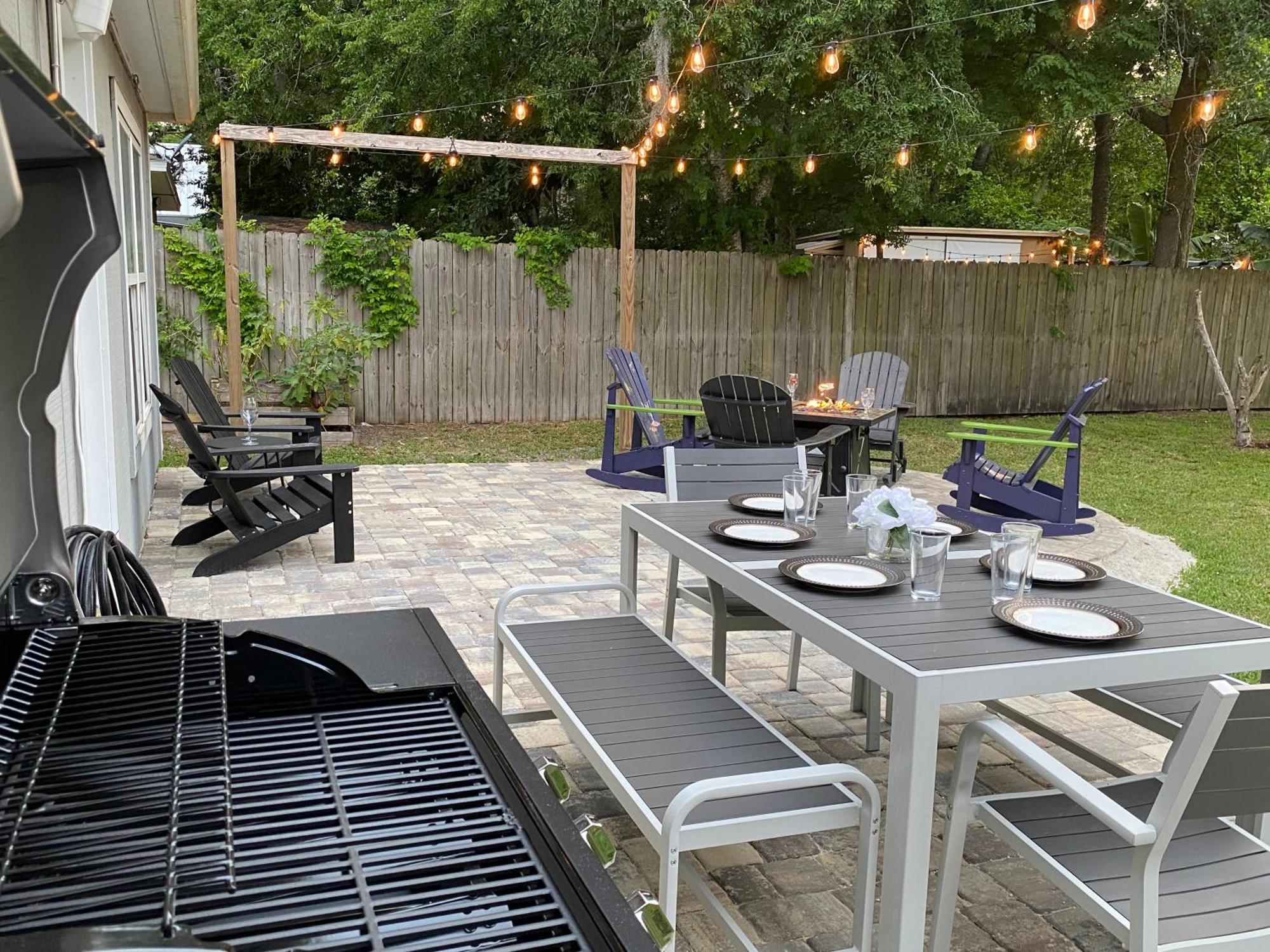 Villa San Sebastian's Hideaway: Modern Group Getaway Near And Downtown *