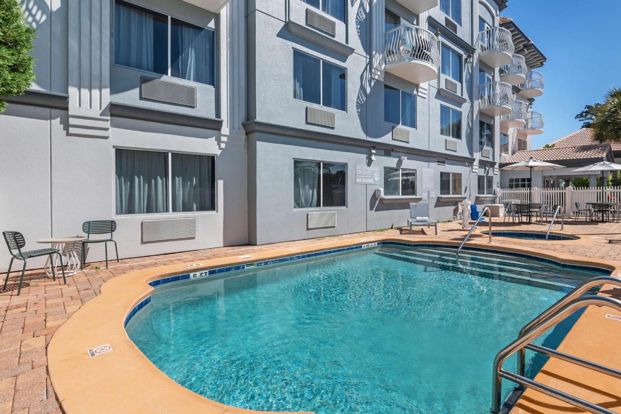 Spark By Hilton Historic District Hotel 3*