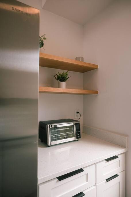 Casa de férias Marsh View - Modern Getaway - Mins From Downtown