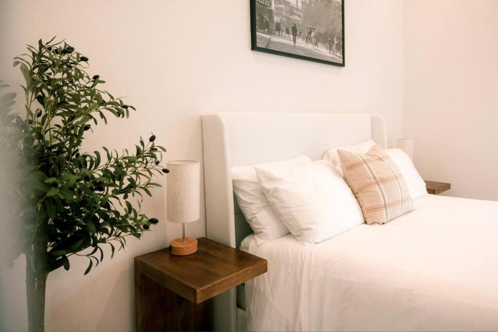 Marsh View - Modern Getaway - Mins From Downtown Casa de férias