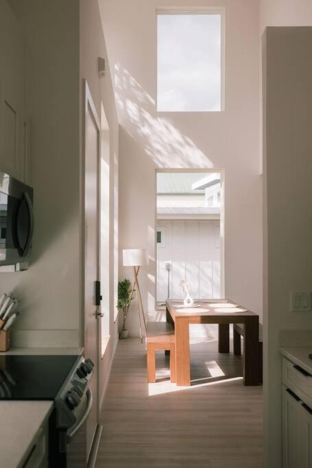 Casa de férias Marsh View - Modern Getaway - Mins From Downtown