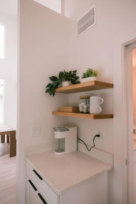 Marsh View - Modern Getaway - Mins From Downtown Casa de férias *