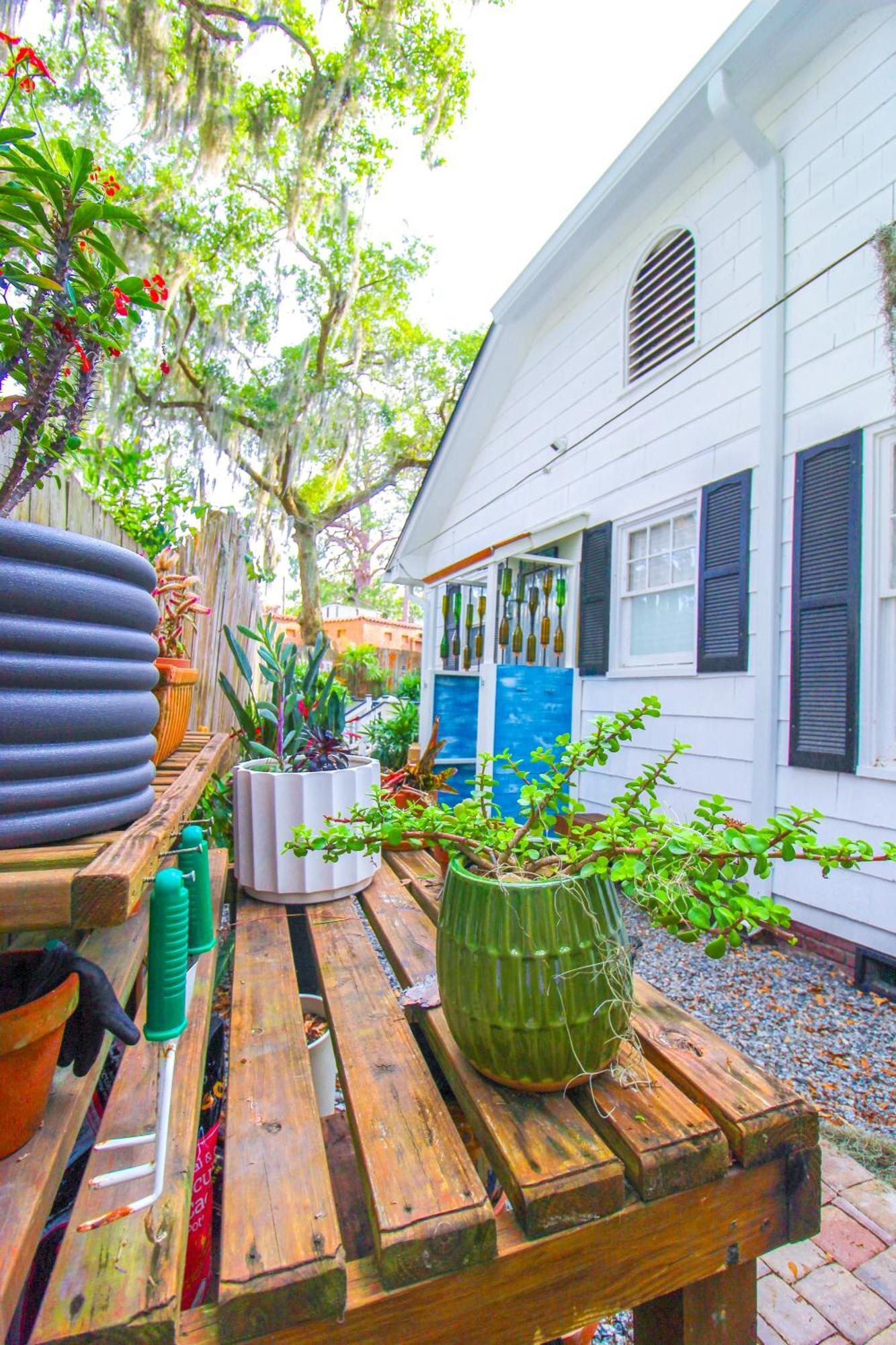 The Moody Manor -luxurious Recently Renovated Close To And Downtown Holiday home