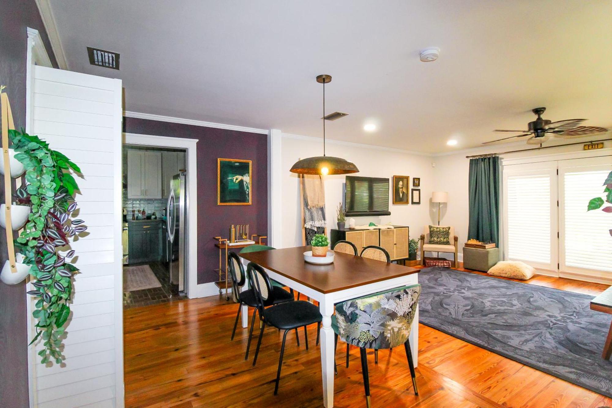 The Moody Manor -luxurious Recently Renovated Close To And Downtown Holiday home