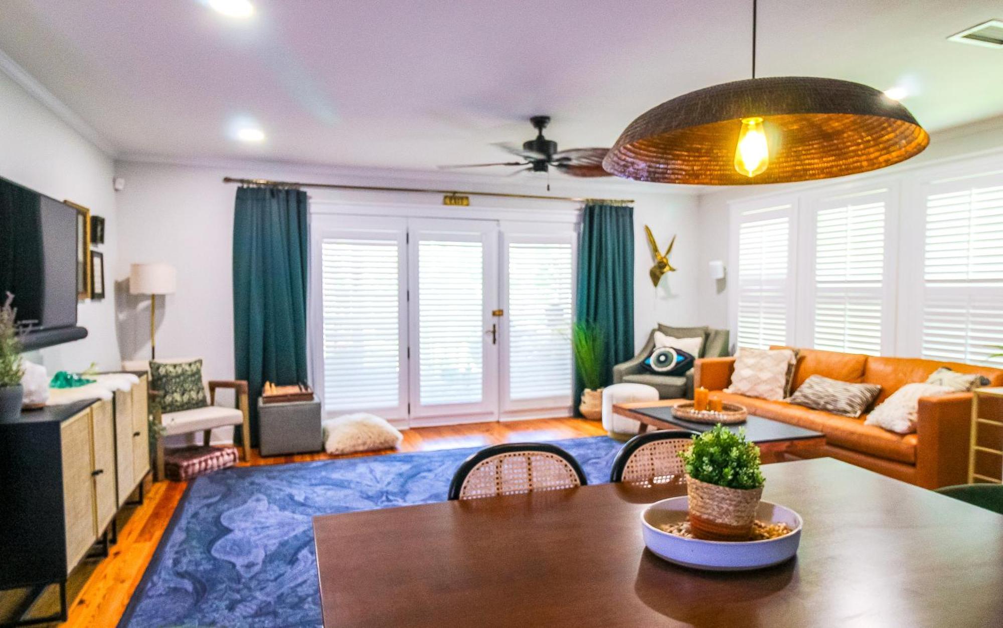 The Moody Manor -luxurious Recently Renovated Close To And Downtown Holiday home *