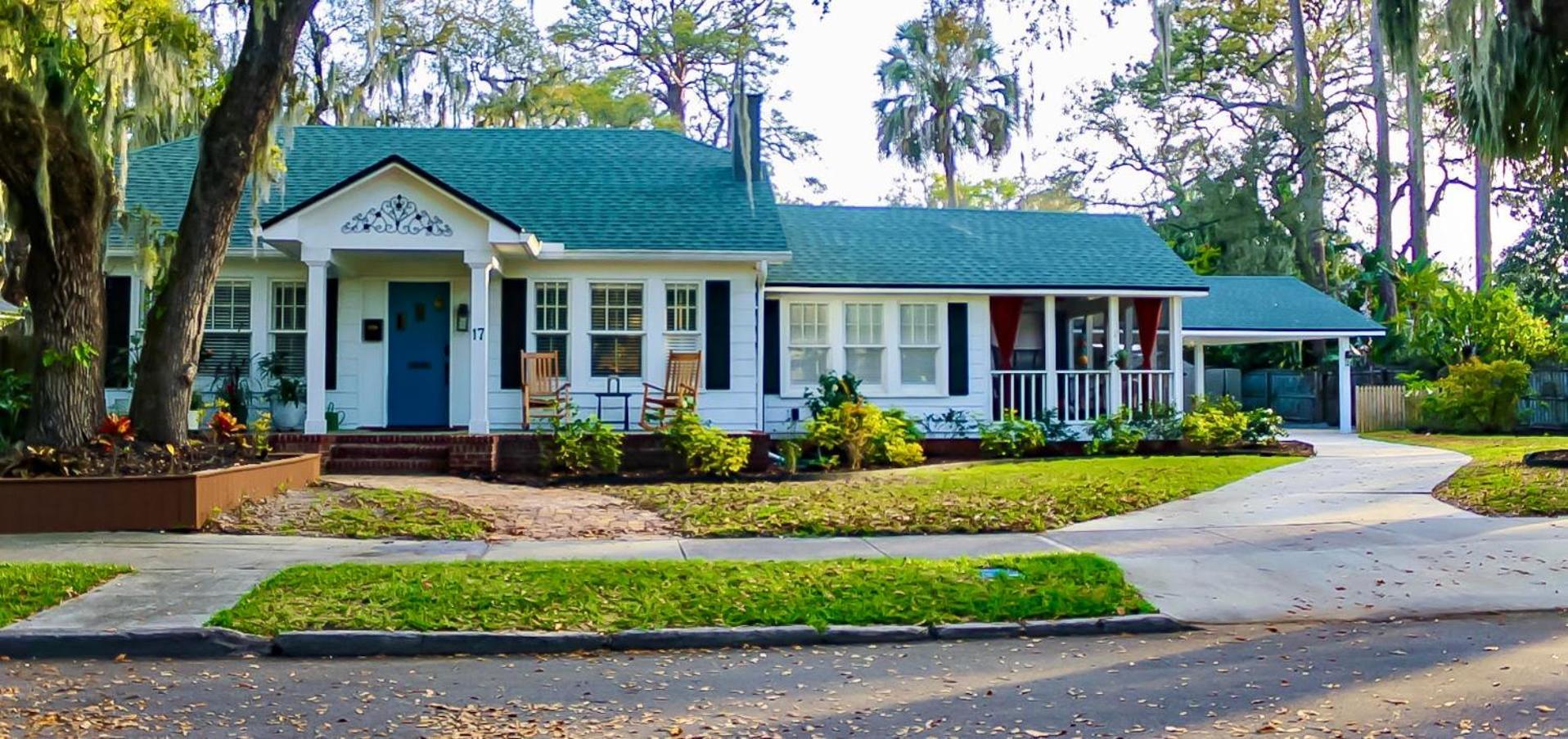 The Moody Manor -luxurious Recently Renovated Close To And Downtown Holiday home
