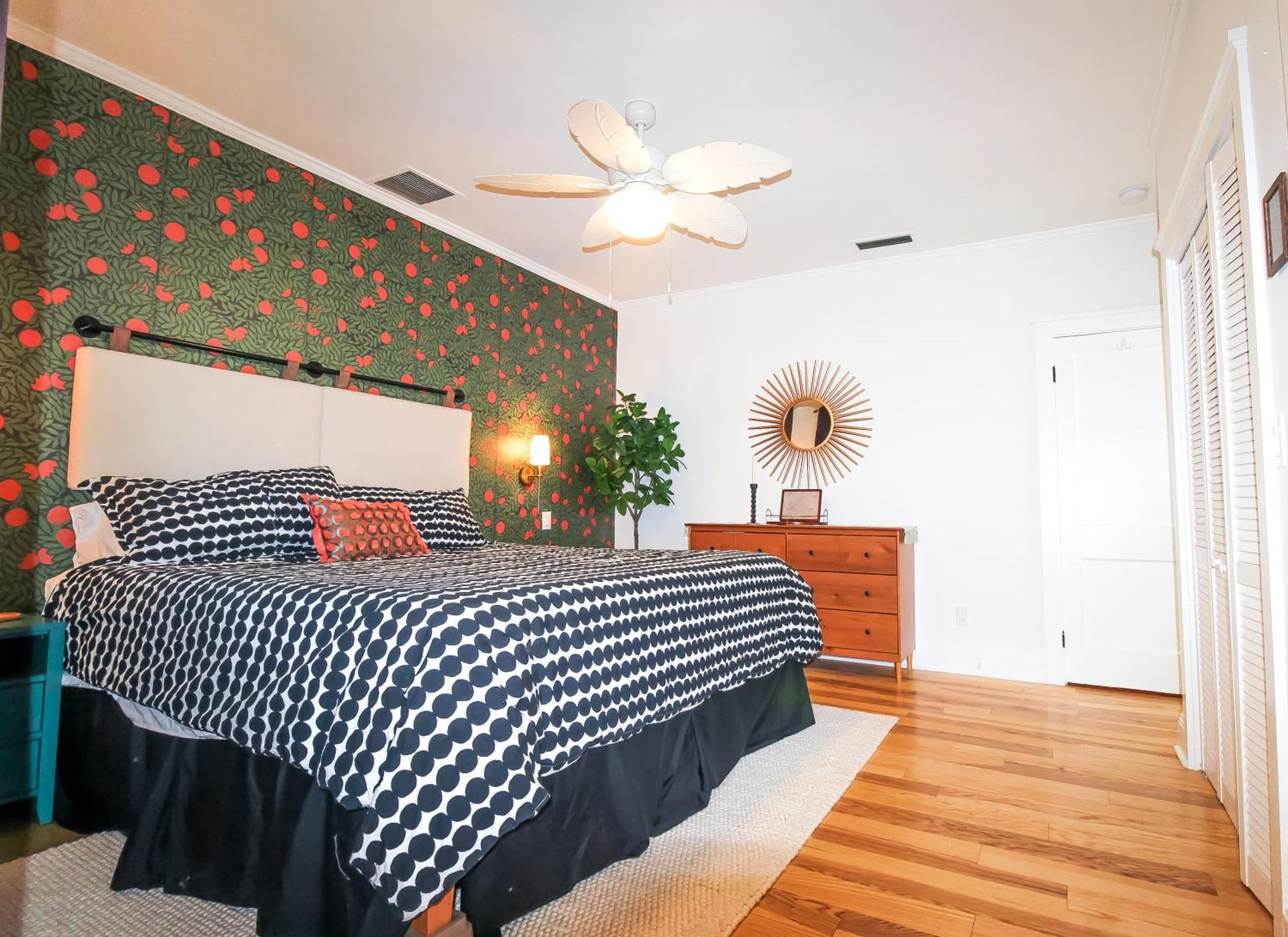 The Moody Manor -luxurious Recently Renovated Close To And Downtown Holiday home