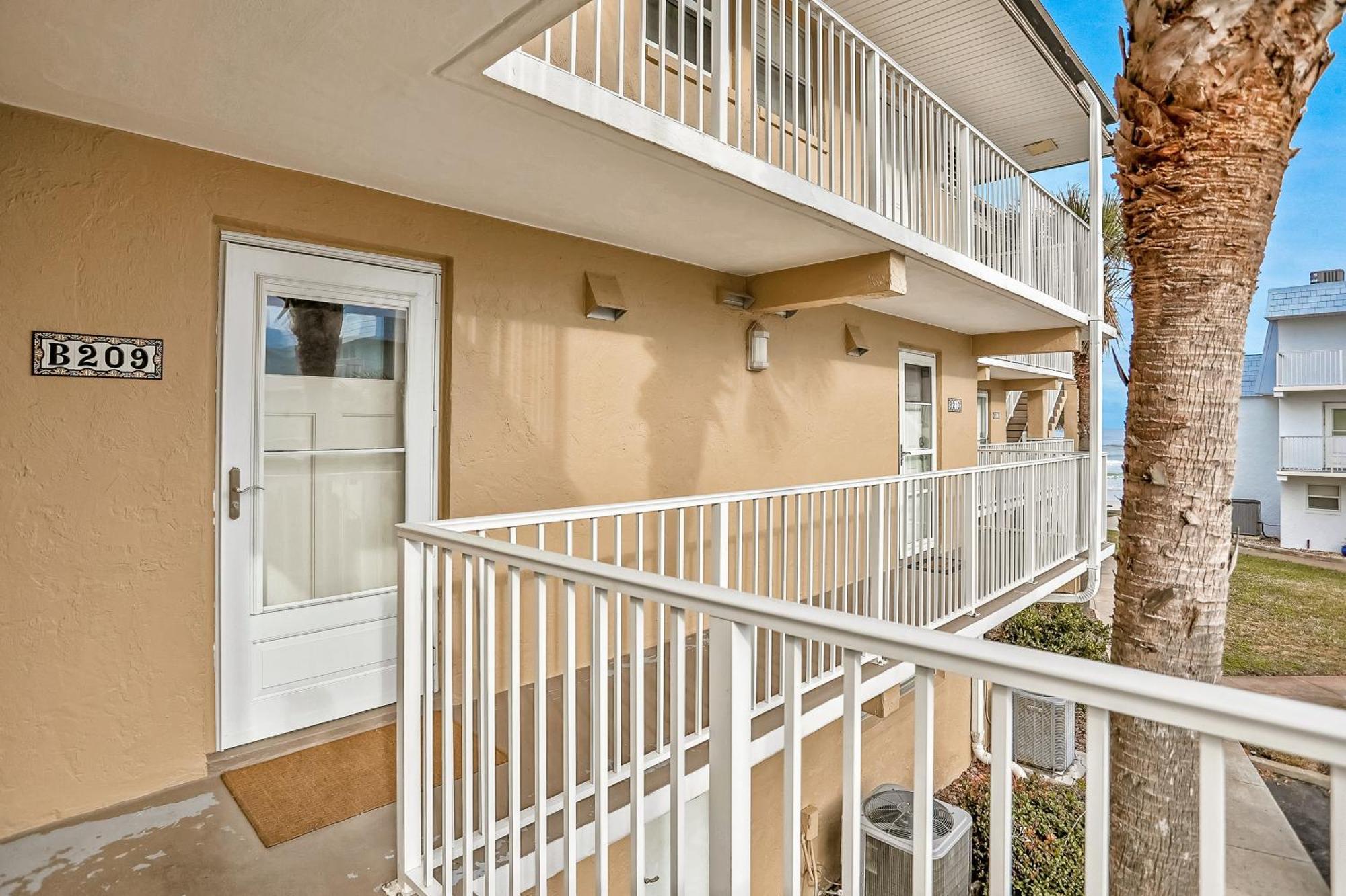 Crescent Cay Apartment *