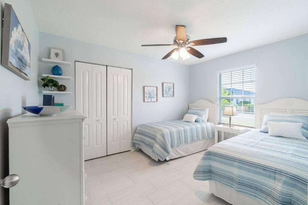 Charming And Delightful Getaway! Walk To Holiday home