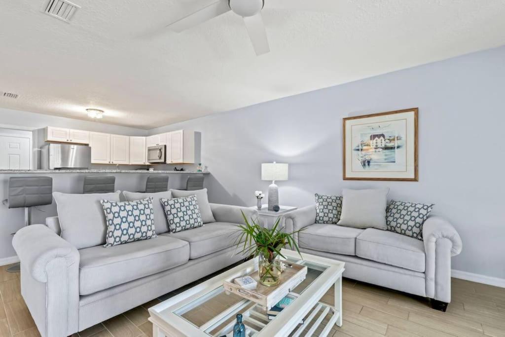 Holiday home Charming And Delightful Getaway! Walk To *