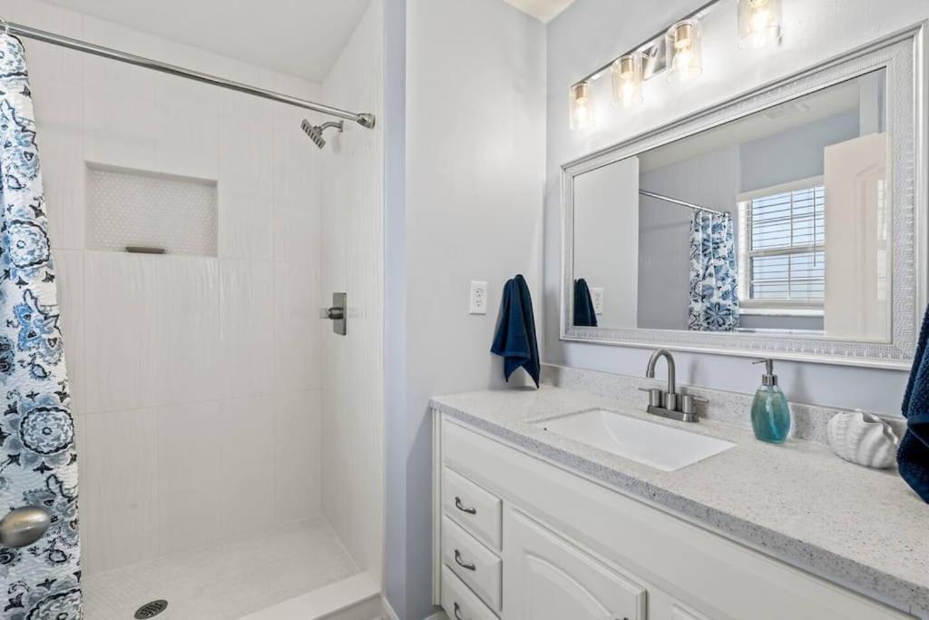 Charming And Delightful Getaway! Walk To Holiday home St. Augustine