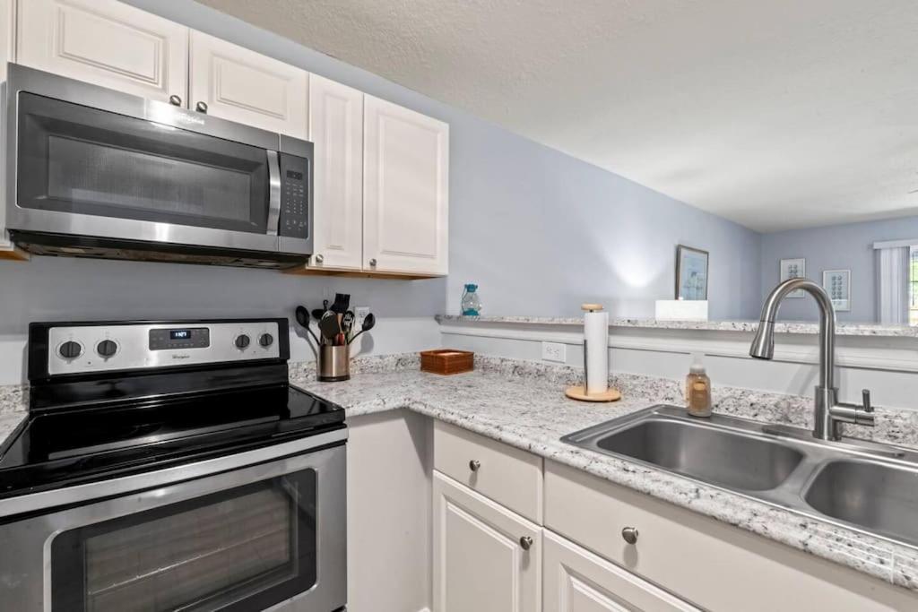 Holiday home Charming And Delightful Getaway! Walk To
