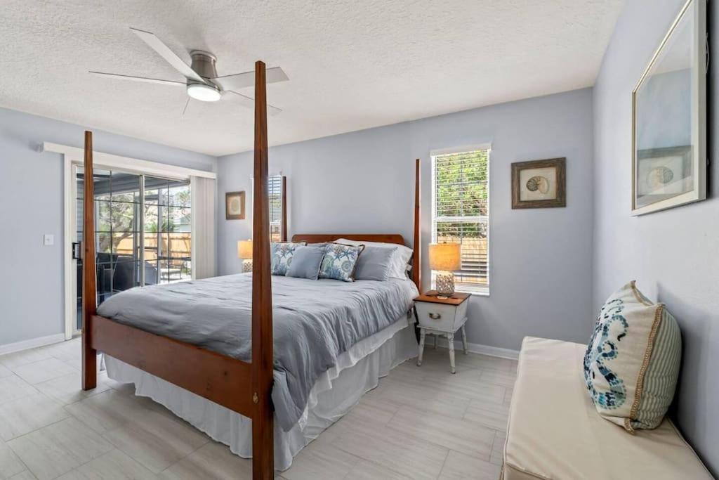 Charming And Delightful Getaway! Walk To *