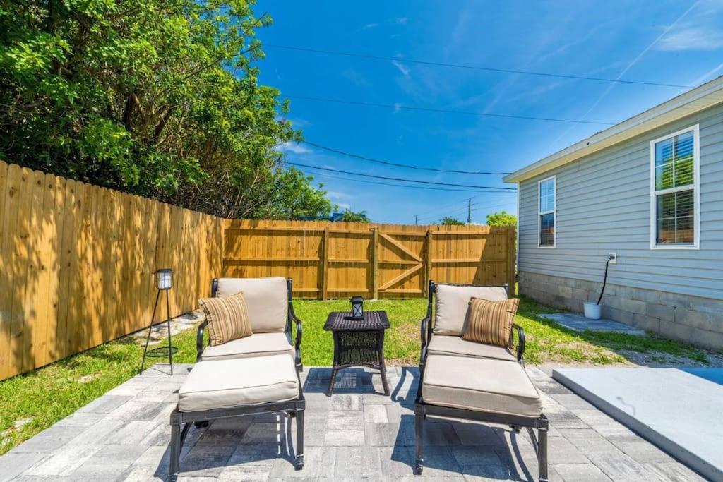 Holiday home Charming And Delightful Getaway! Walk To