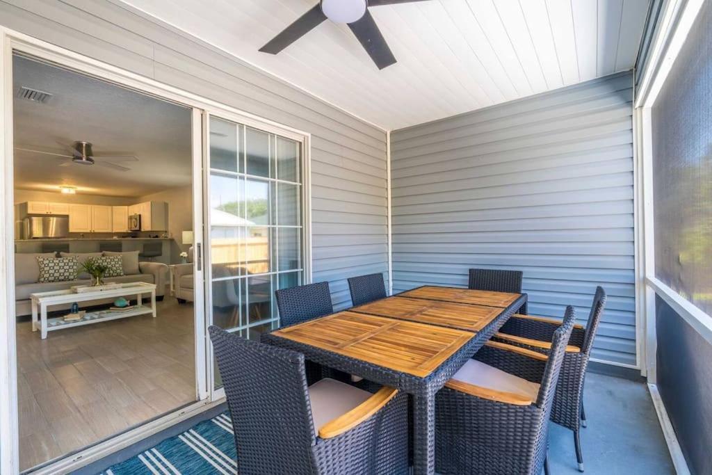 Charming And Delightful Getaway! Walk To Holiday home *