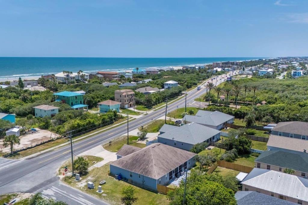 Charming And Delightful Getaway! Walk To *