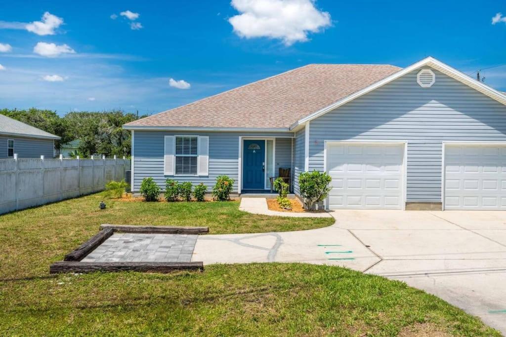 Charming And Delightful Getaway! Walk To *
