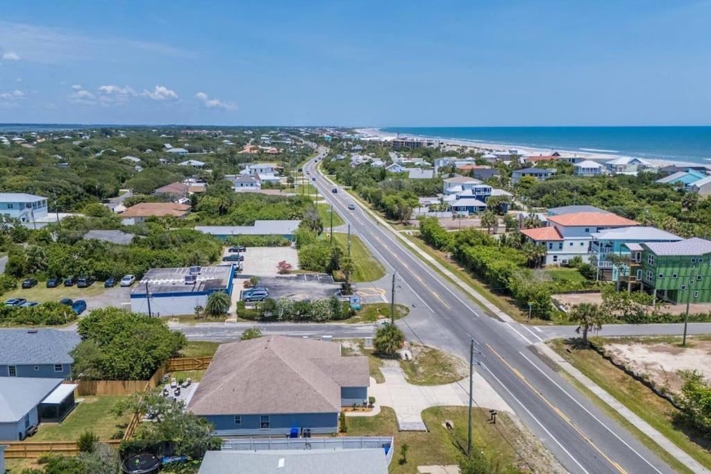 Charming And Delightful Getaway! Walk To Holiday home