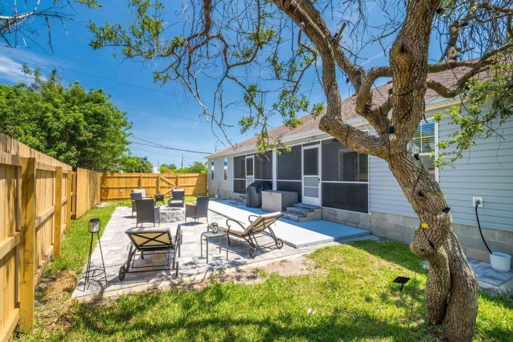 Charming And Delightful Getaway! Walk To Holiday home St. Augustine