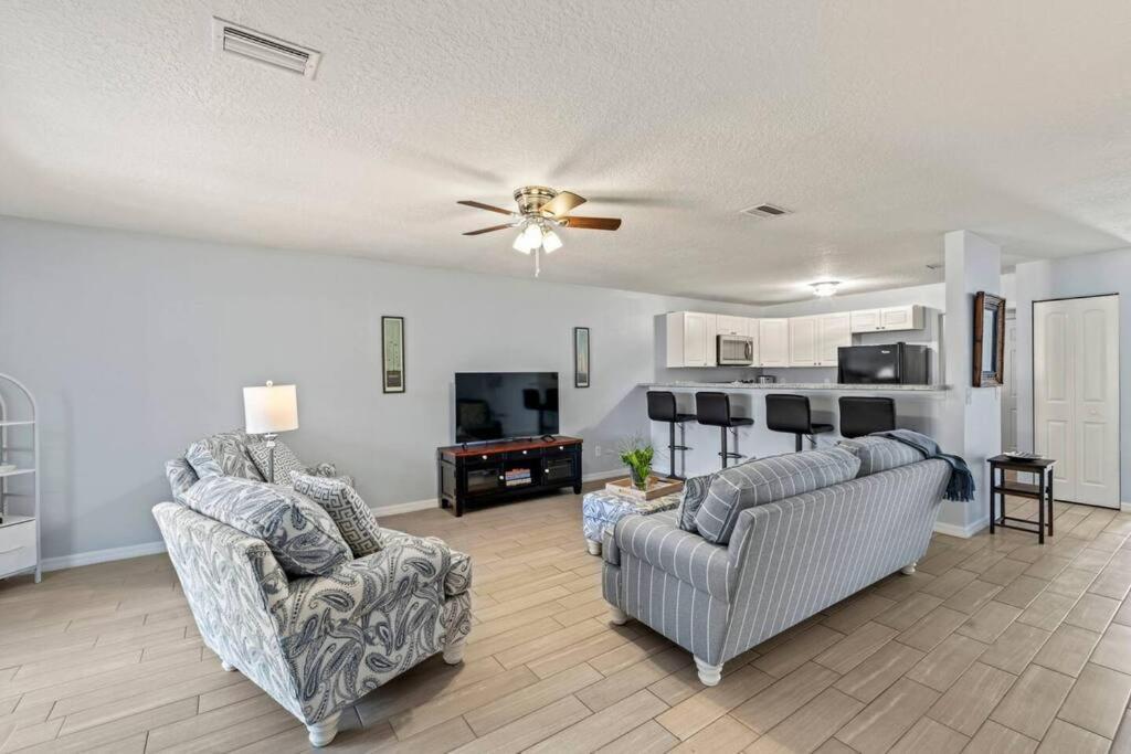 Stunning Beachfront Duplex! Holiday home