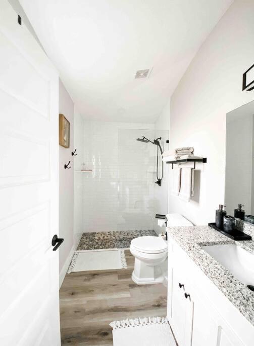 Marhome North - 10 Min From & Historic Downtown Holiday home