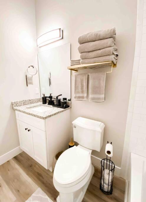 Marhome North - 10 Min From & Historic Downtown Holiday home *