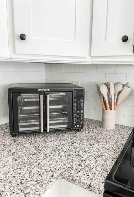 Marhome North - 10 Min From & Historic Downtown Holiday home *