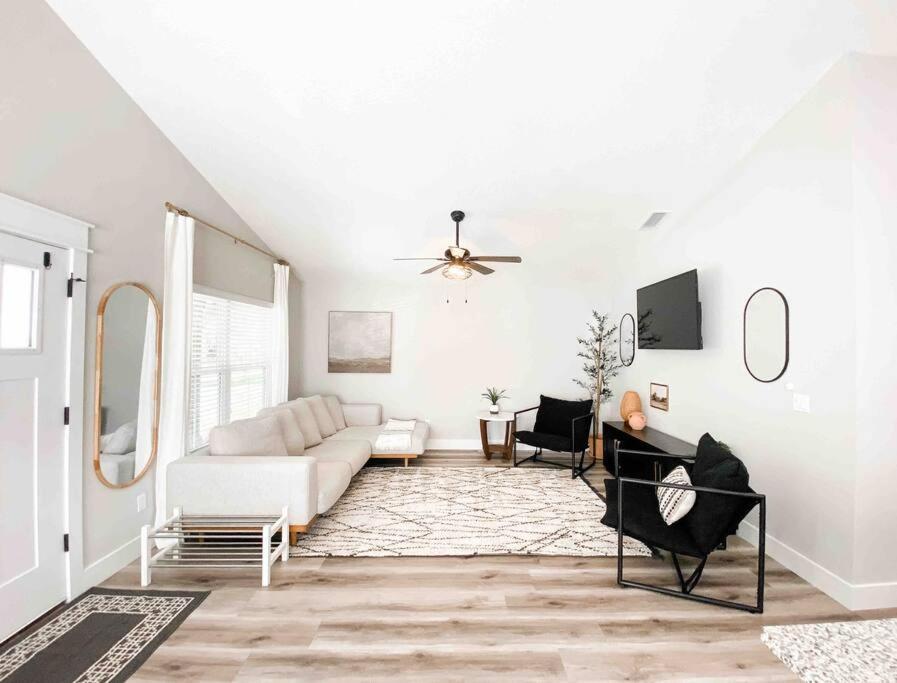 Marhome North - 10 Min From & Historic Downtown