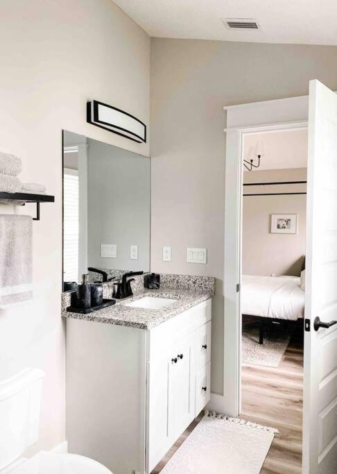 Marhome North - 10 Min From & Historic Downtown Holiday home