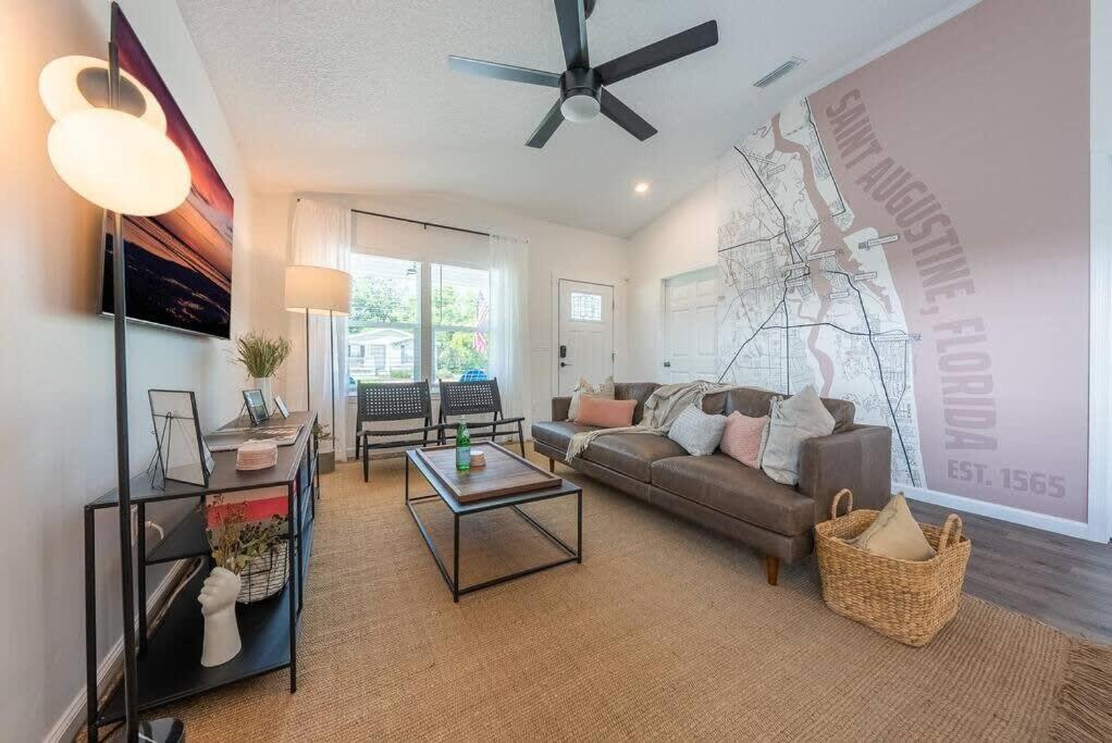 Luxury In Sta Pet Friendly Holiday home St. Augustine
