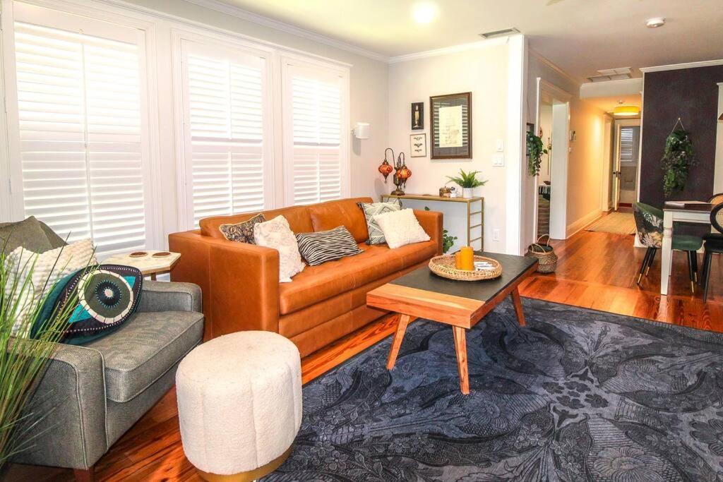 Luxurious Moody Manor Estate Close To Downtown And The Beach! Holiday home *