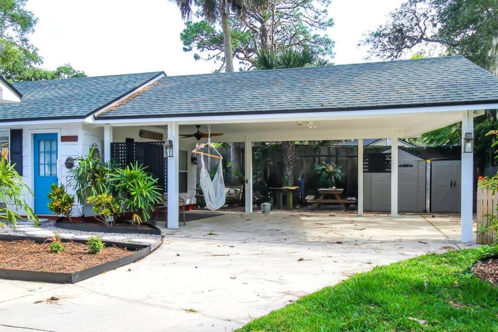 Luxurious Moody Manor Estate Close To Downtown And The Beach! Holiday home
