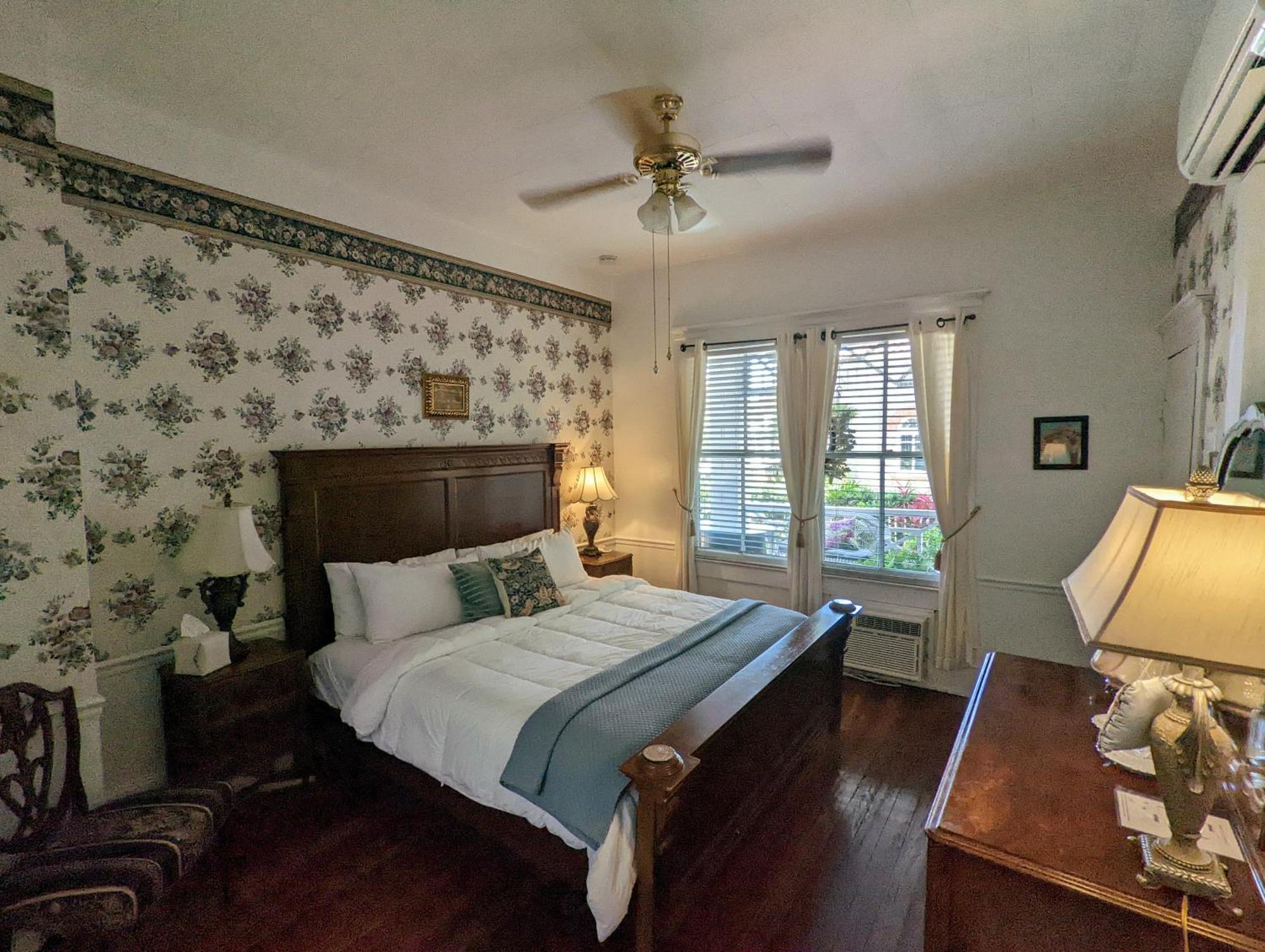 Old Powder House Bed & Breakfast 3*