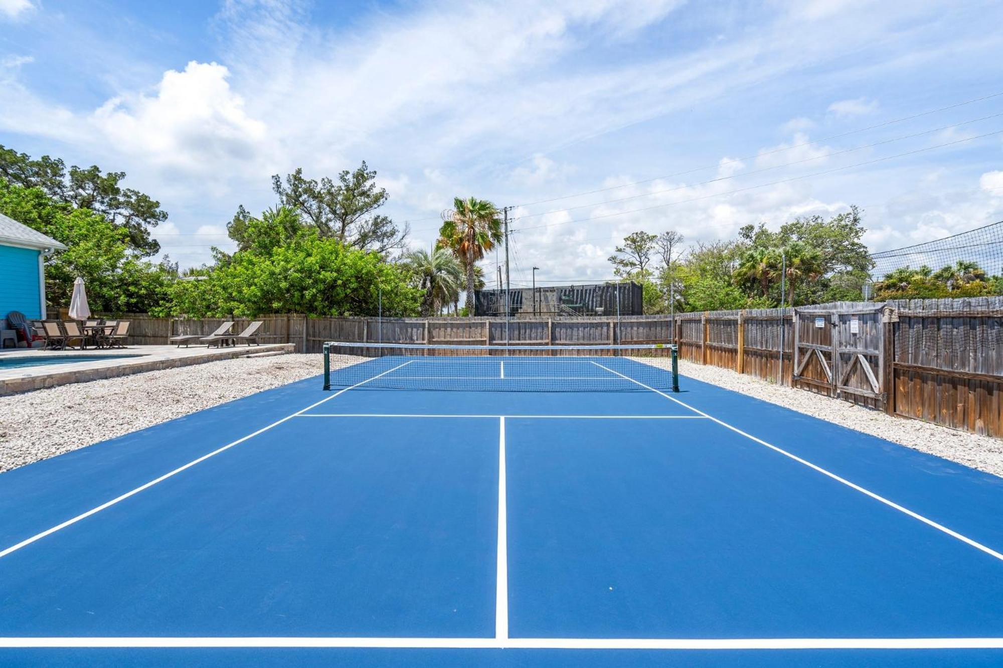 Blu Star Oasis Pool Pickleball Holiday home