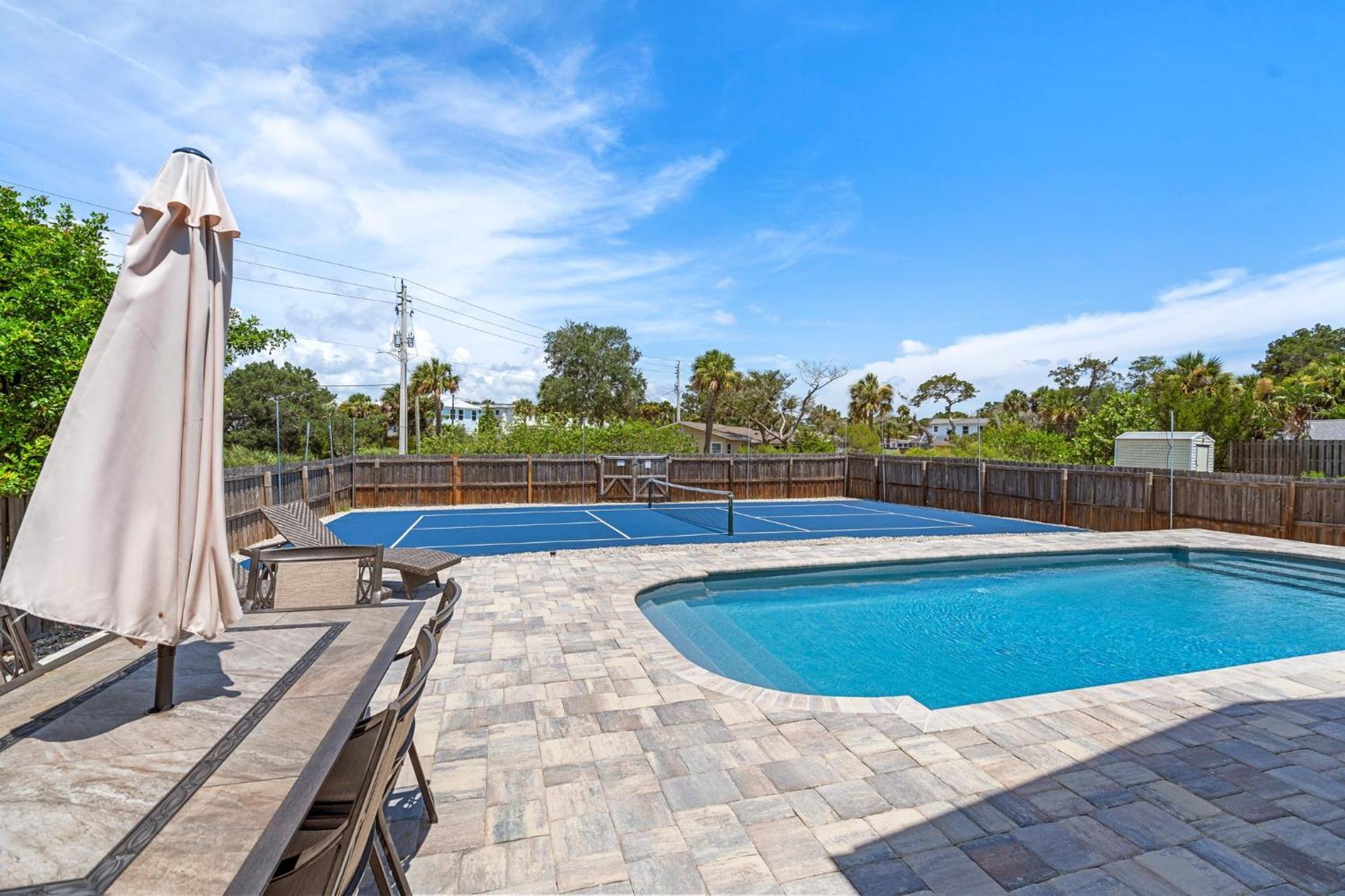 Blu Star Oasis Pool Pickleball