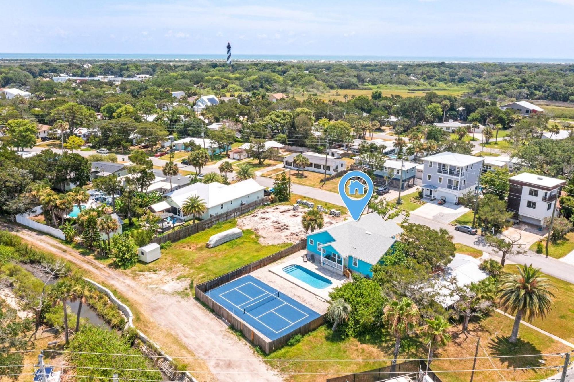 Blu Star Oasis Pool Pickleball Holiday home