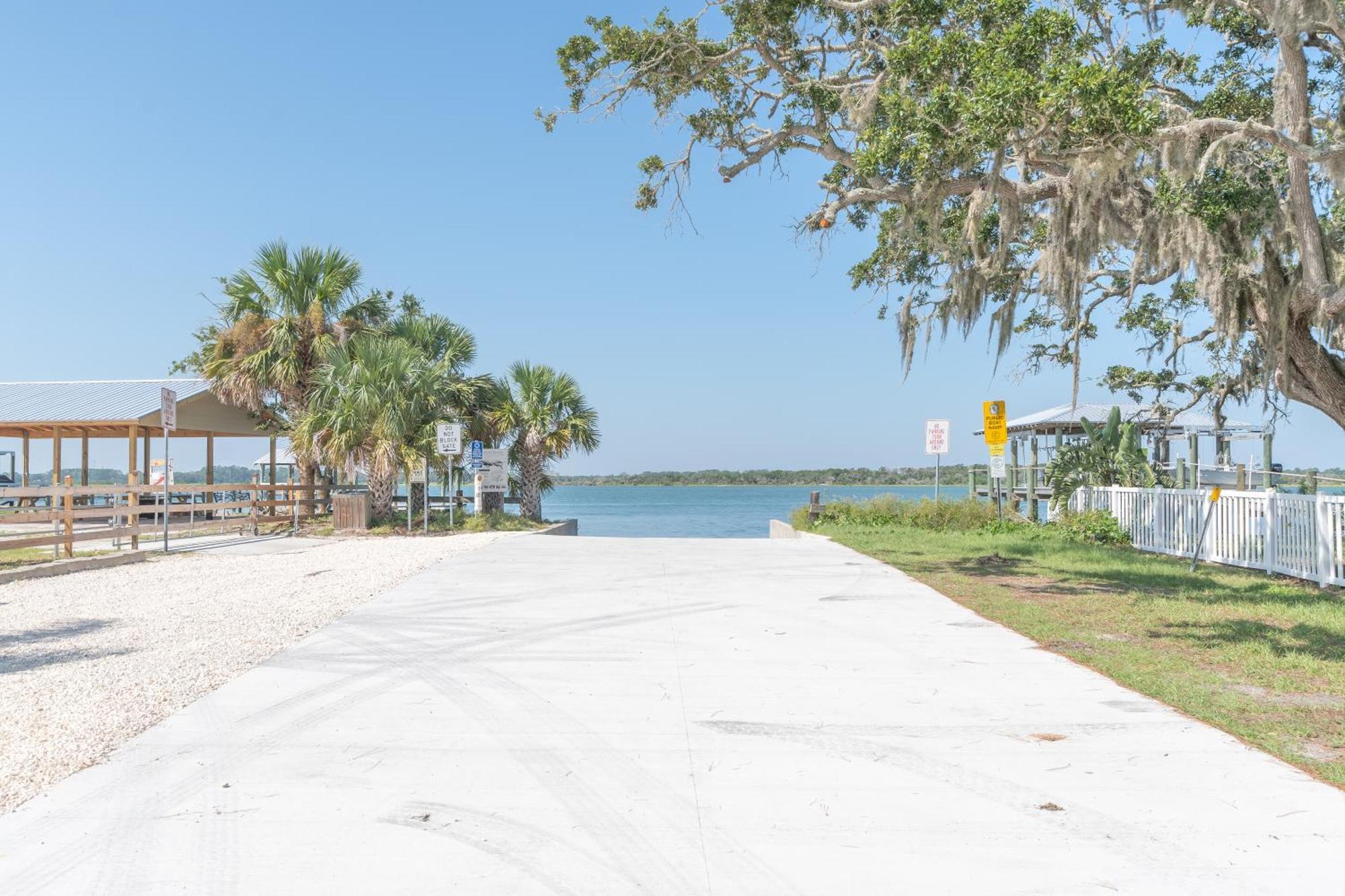 The Salty Anchor-walk To Beach-boat Ramp-dogs Ok