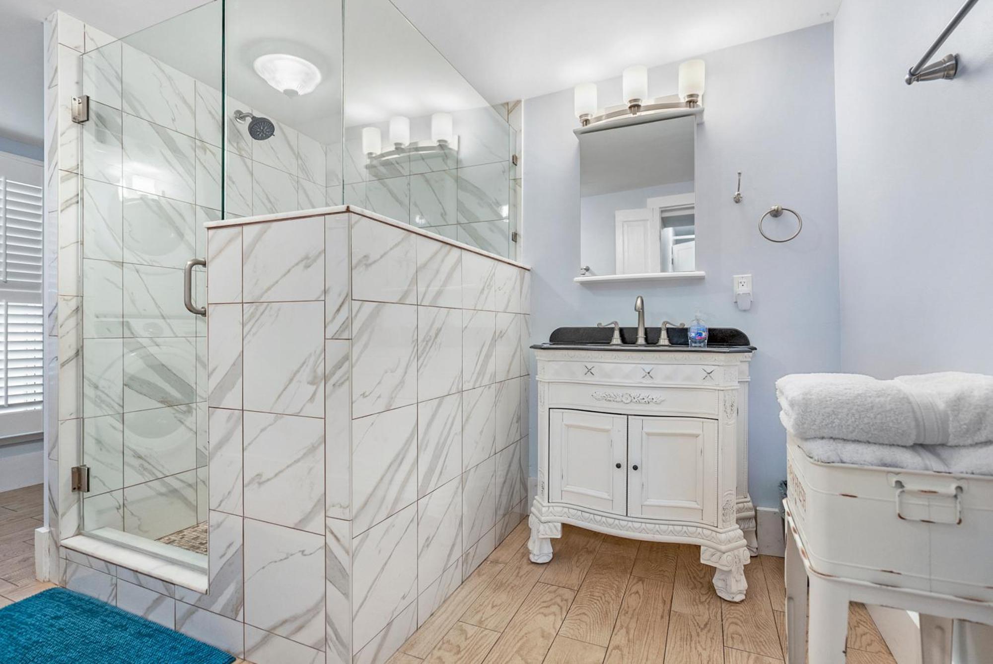 Apartment Mulvey # 5 *