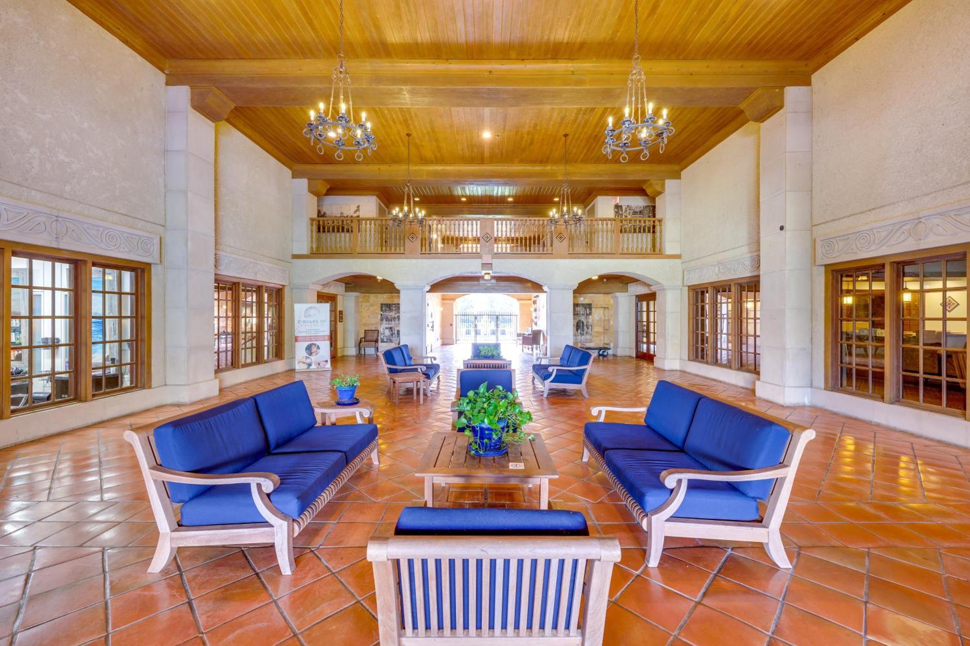 Upscale About 15 Mi To Dtwn St Augustine!